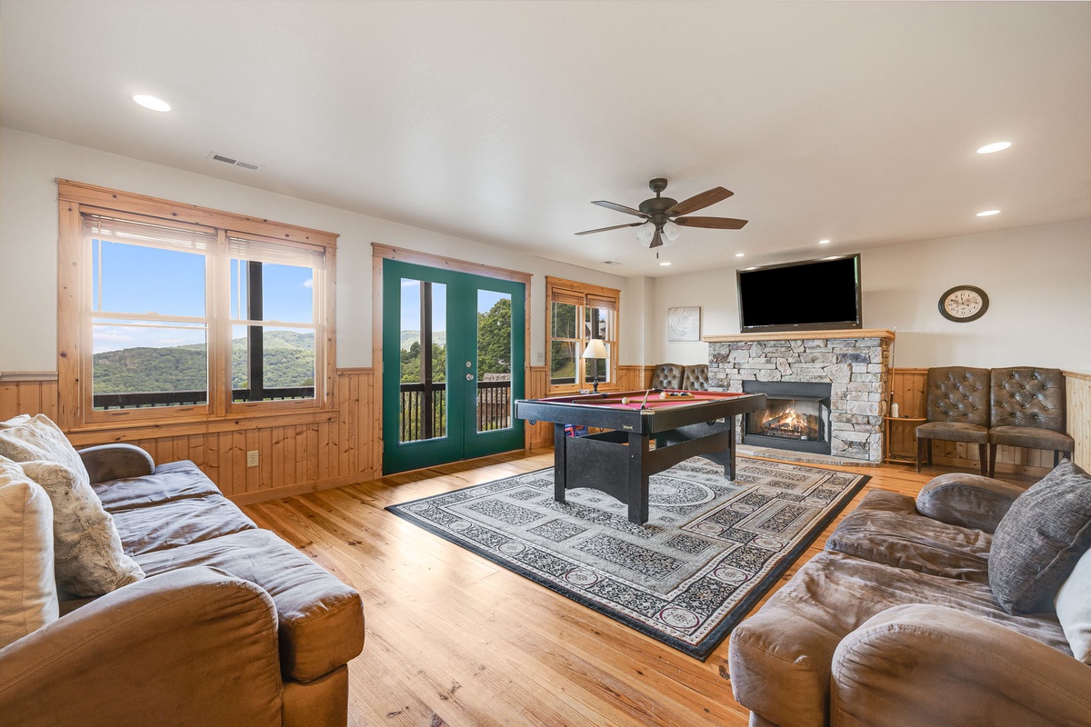 Rec Room w/ Pool Table & Gas Fireplace