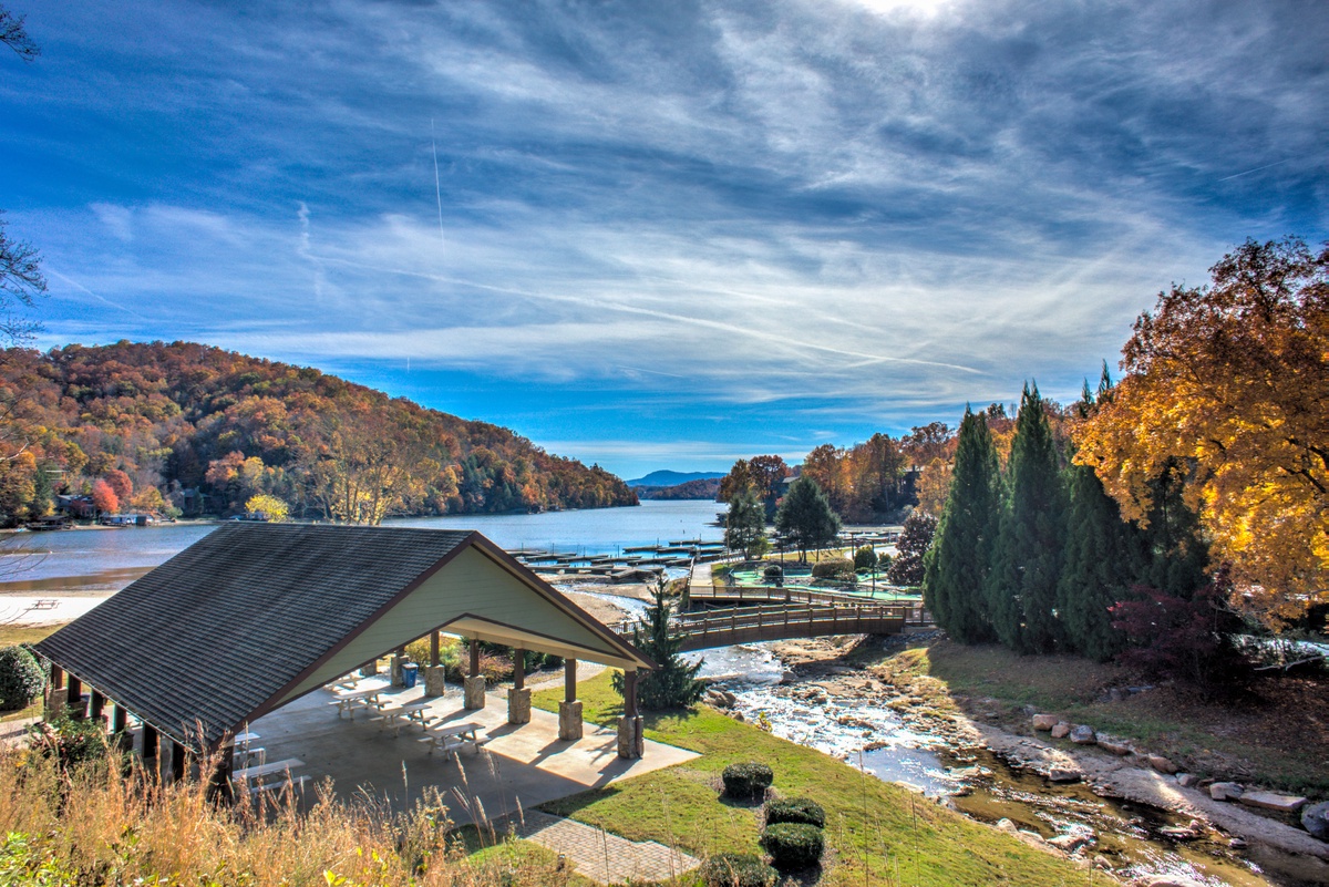 Rumbling Bald Resort