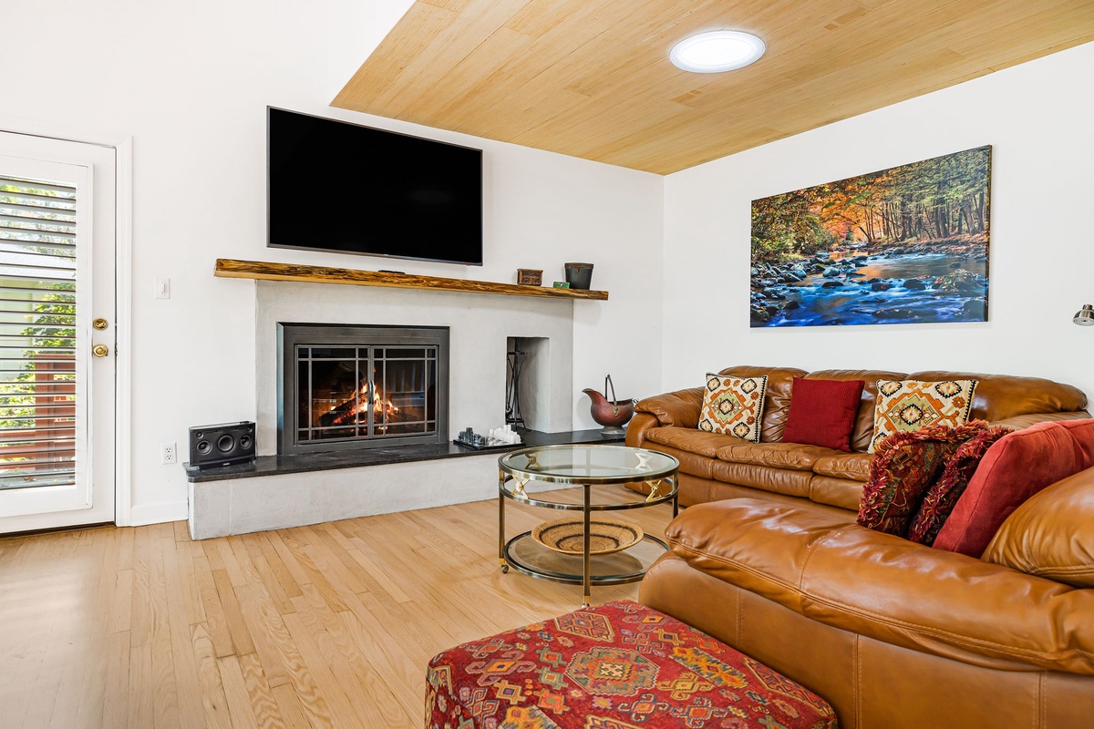 Living Area w/ Smart TV & Gas Fireplace