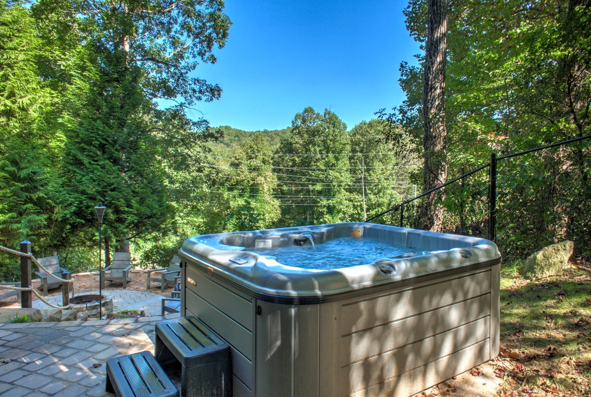 Hot Tub w/ Wooded Surroundings