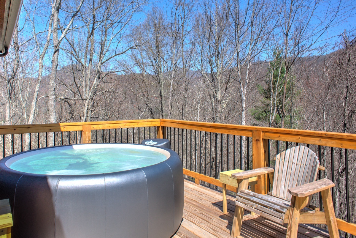 Enjoy the Mountain Views from the Hot tub