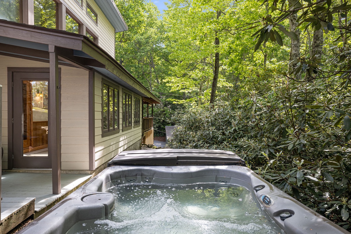 Private Hot Tub w/ Wooded Surroundings