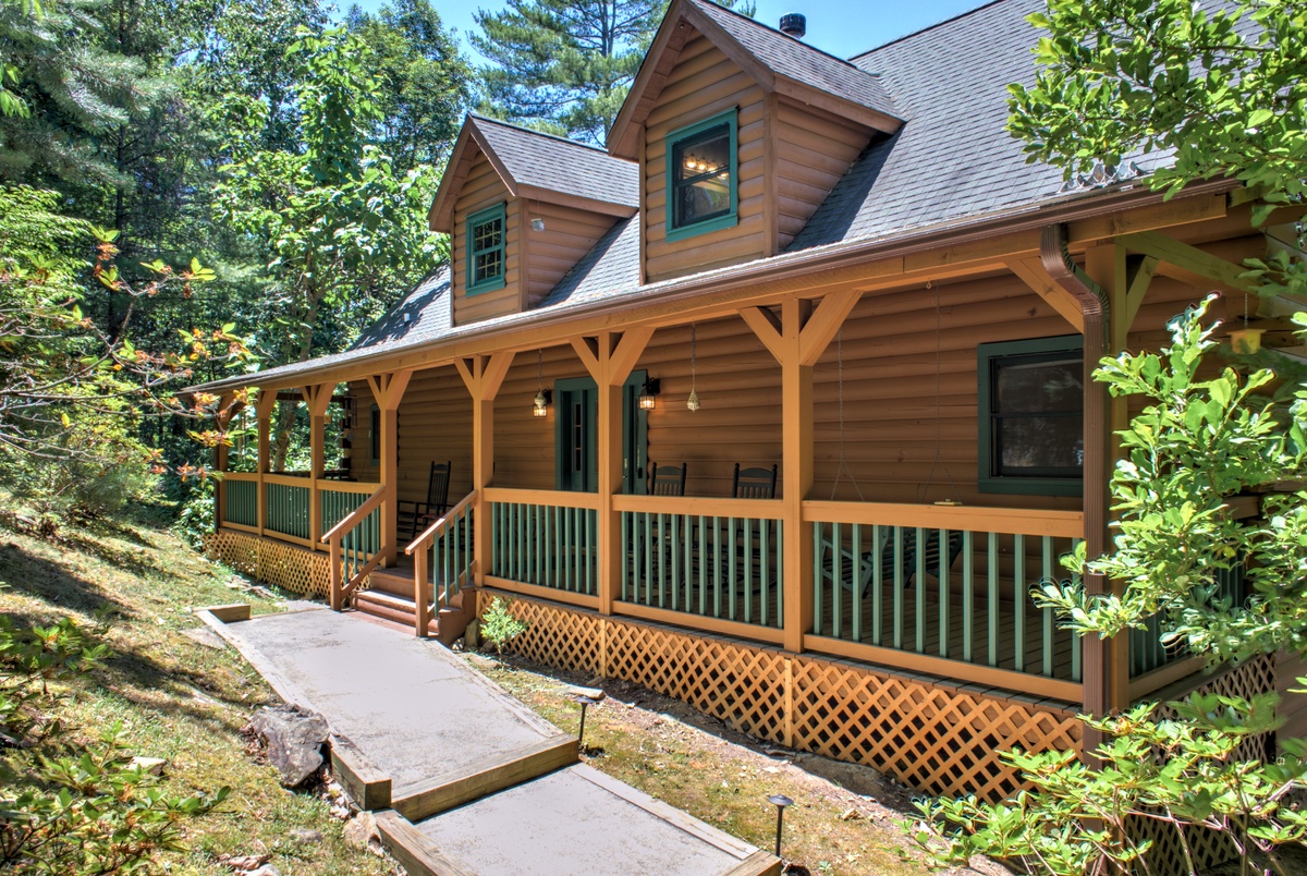 A Mountain Oaks Cabin