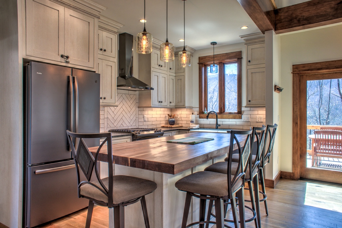 Modern Kitchen w/ Breakfast Bar Seating