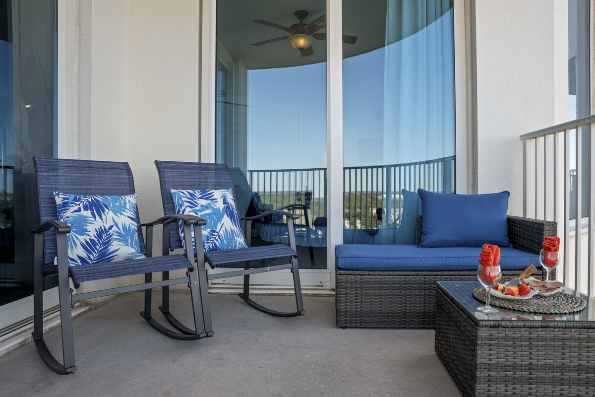 The Palms of Destin 21210 - Balcony Seating