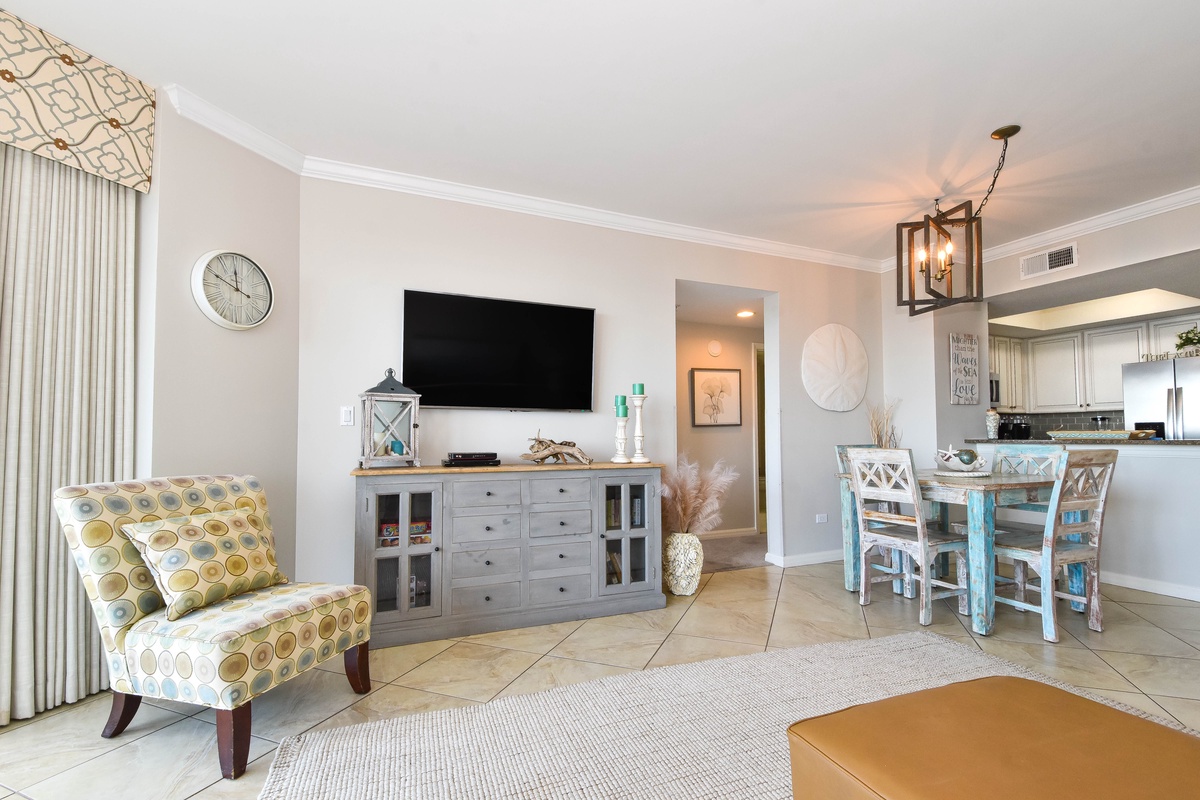 Silver Shells St. Croix 605 - Living Area with Flat Screen TV