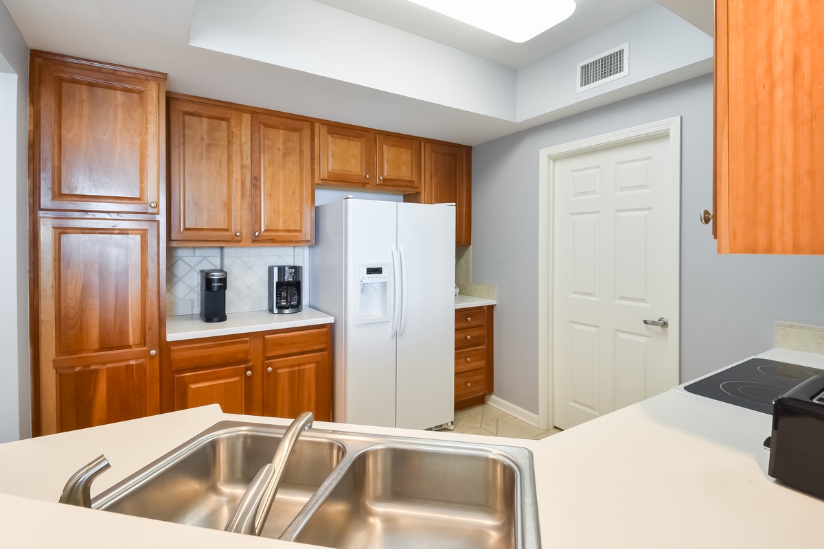 Silver Beach Towers W402 - Kitchen