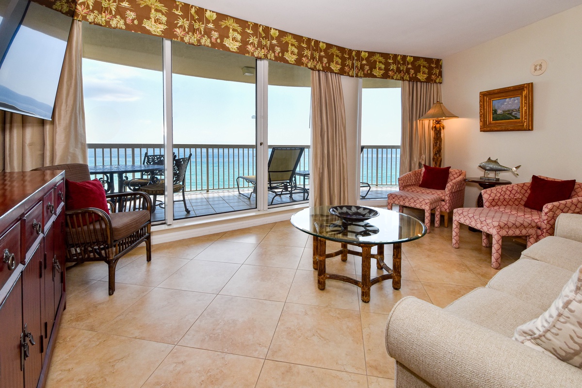 Silver Shells St. Maarten 1003 - Living Area to Balcony