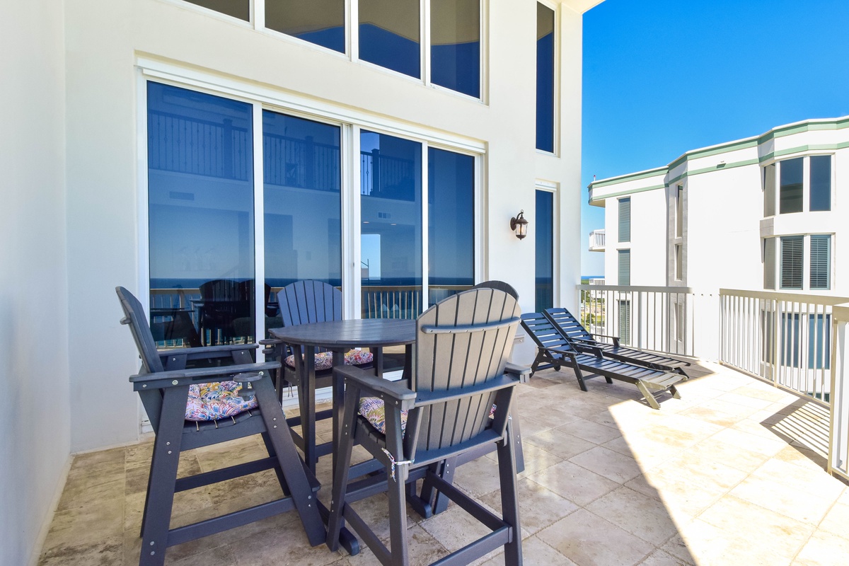 Silver Beach Towers West Penthouse 1901 - Spacious Balcony