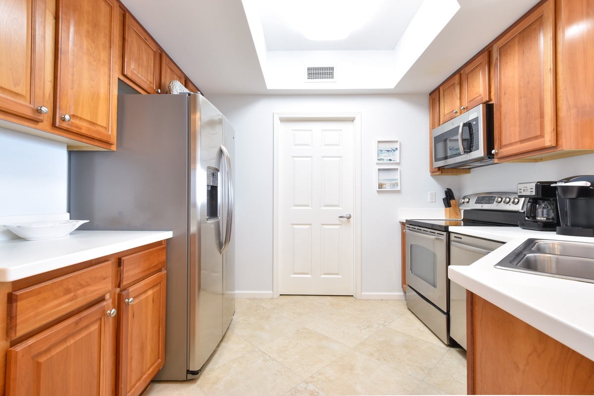 Silver Beach Towers West 1402 - Fully Equipped Kitchen