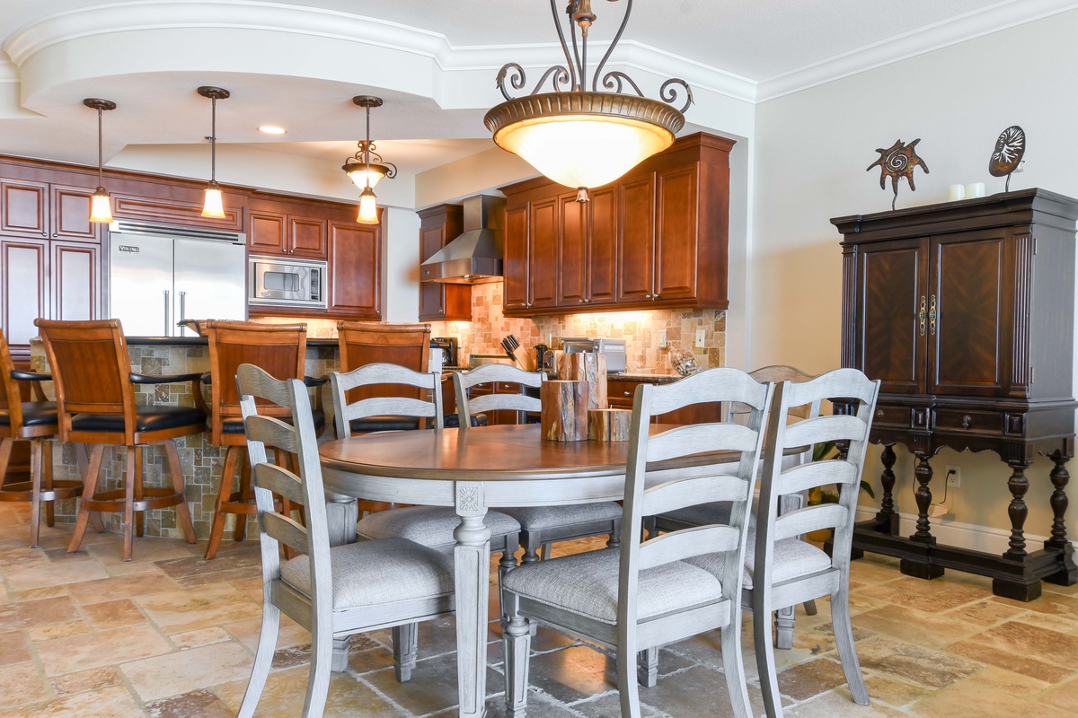 Bella Riva 207 - Dining Area Seats Six