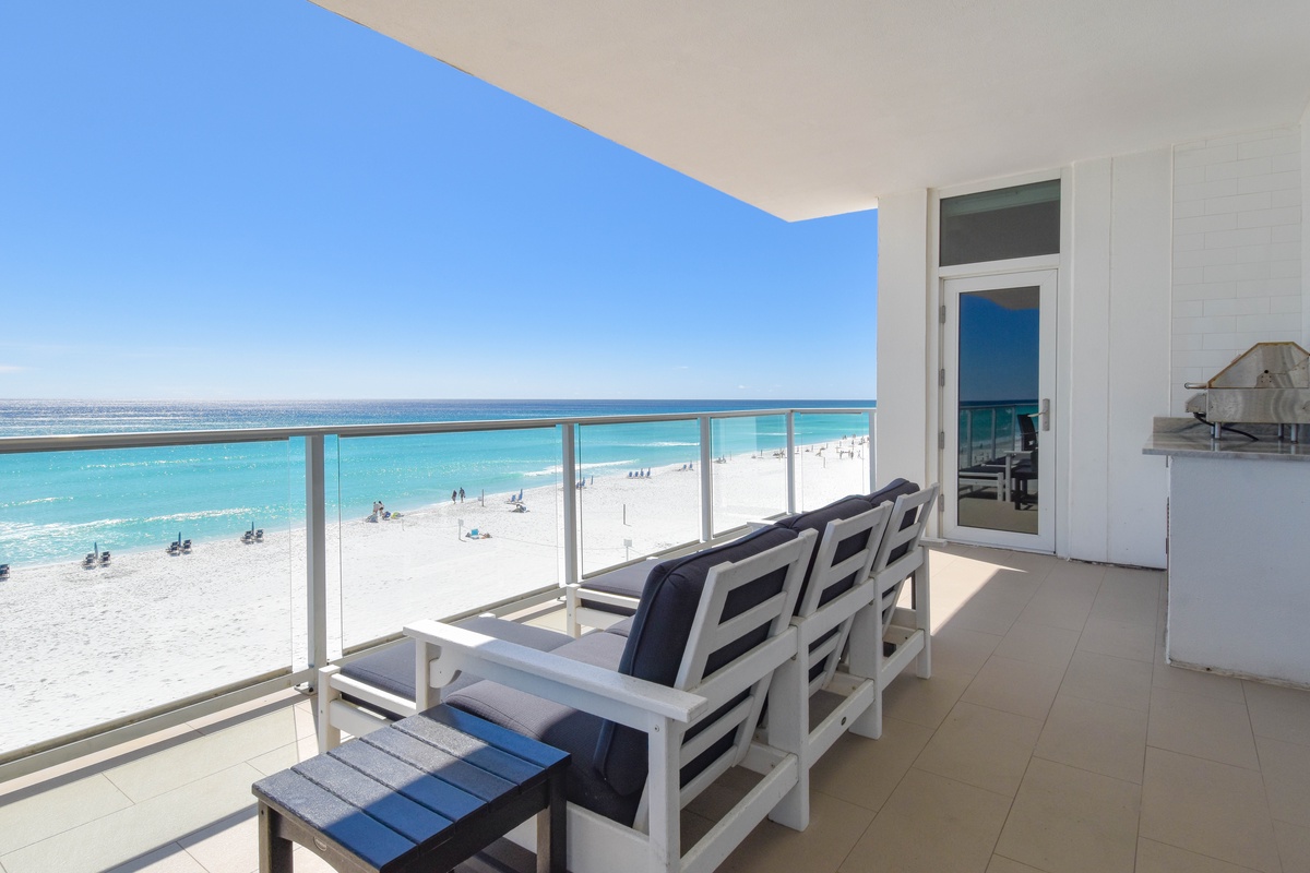 1900 Ninety Eight 401 - Balcony Seating