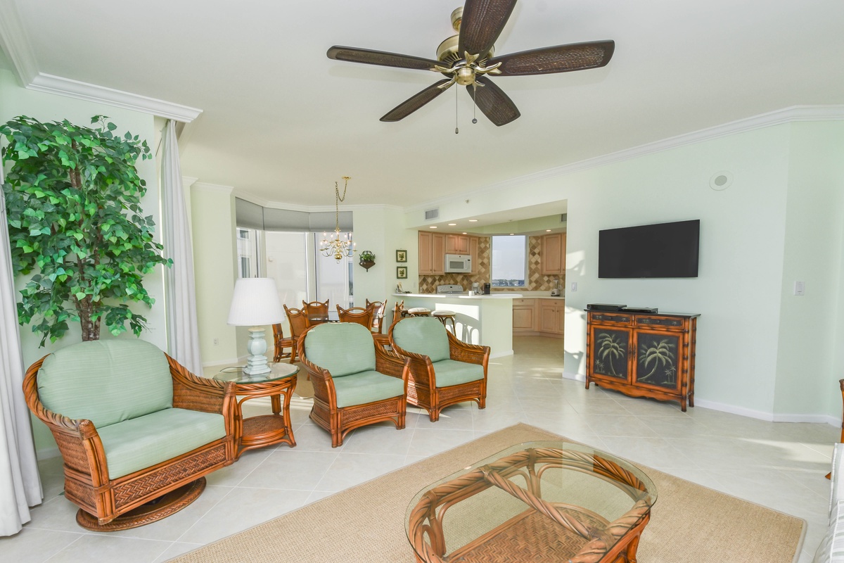 Silver Beach Towers East 806- Living Area