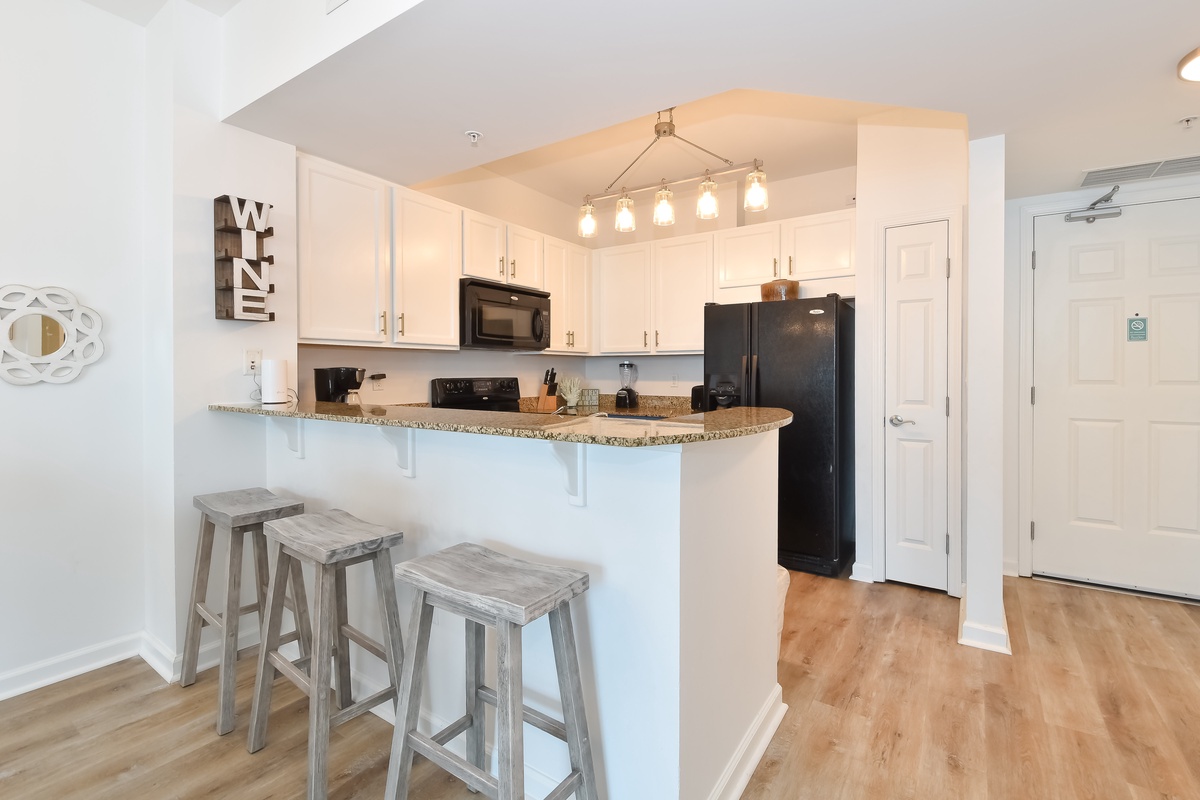The Palms of Destin 1905 - Breakfast Bar and Kitchen Area