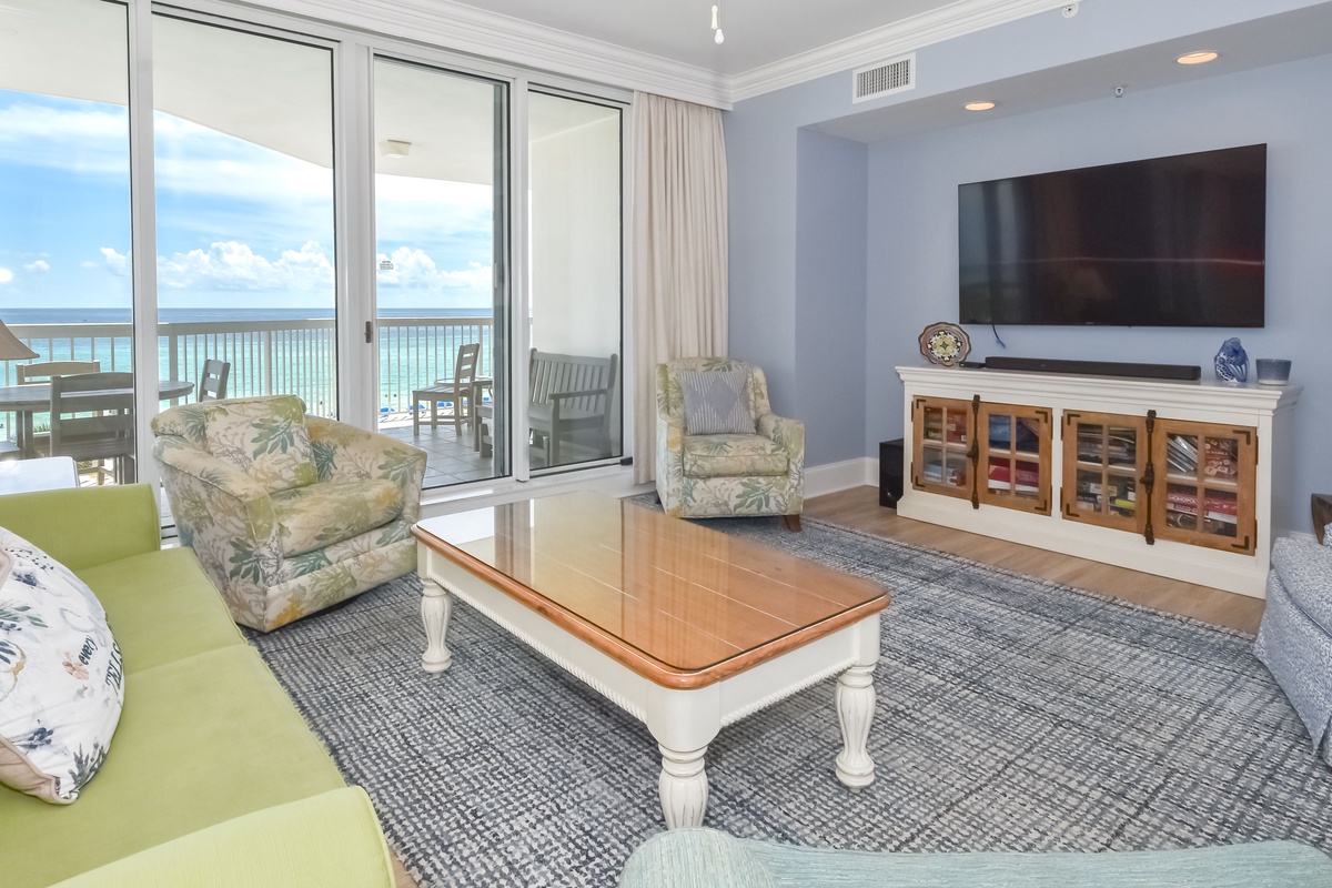 Silver Beach Towers West 401- Living Area with Flat-Screen TV