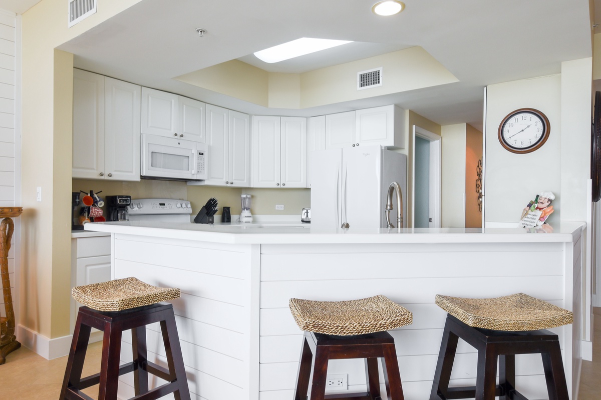 Silver Shells St. Croix 906- Breakfast Bar and Dining Area