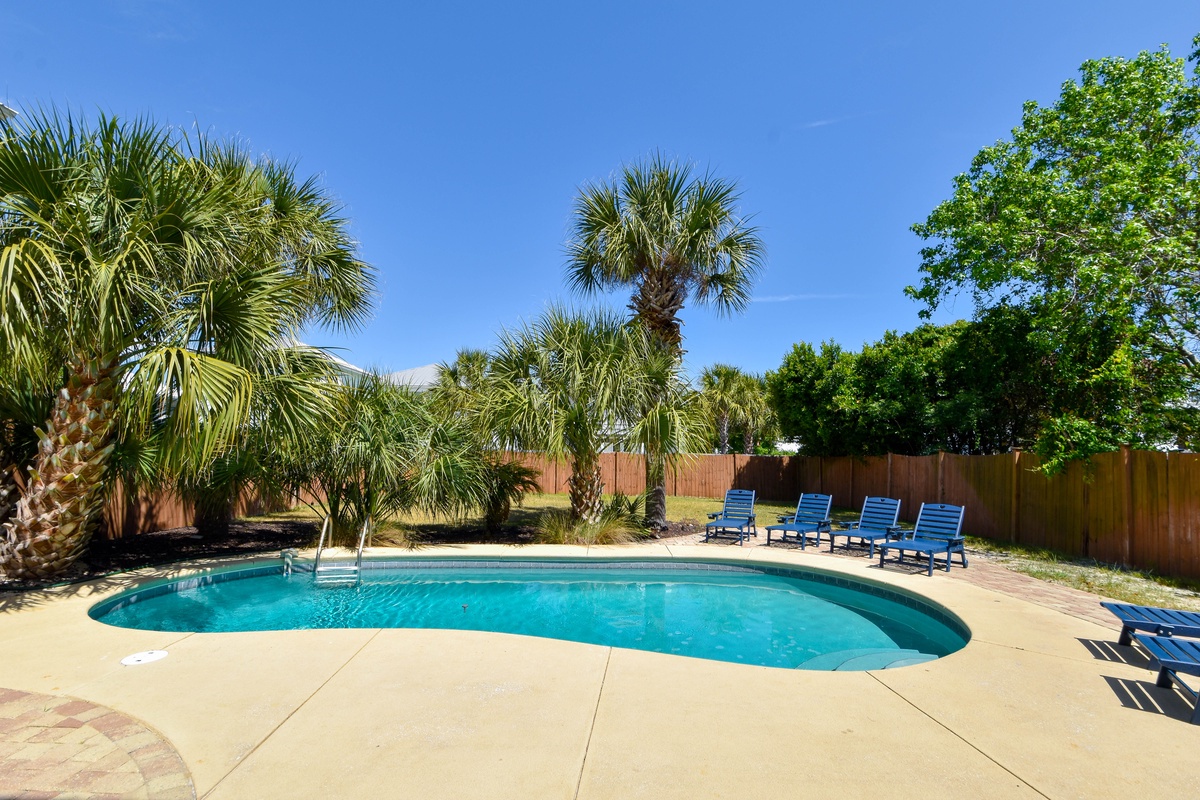 A Wave From It All - Private Pool
