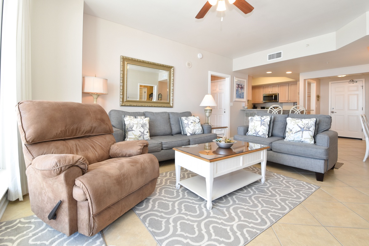 Silver Beach Towers E705