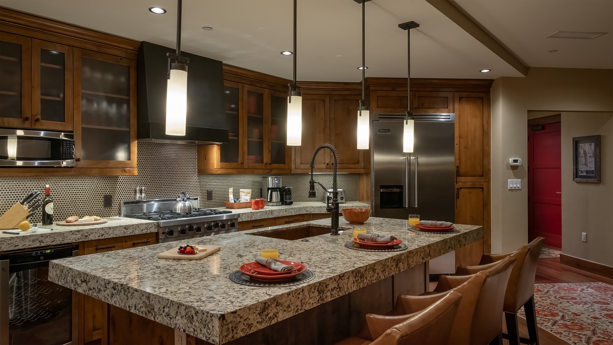 Kitchen, Main Level - Island with seating