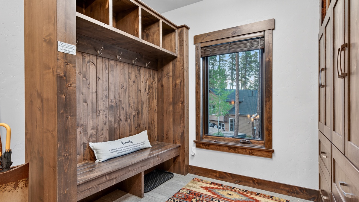 Mudroom, Lower Level