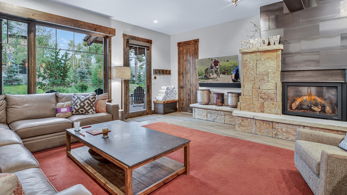 Living Room, Mid-Level