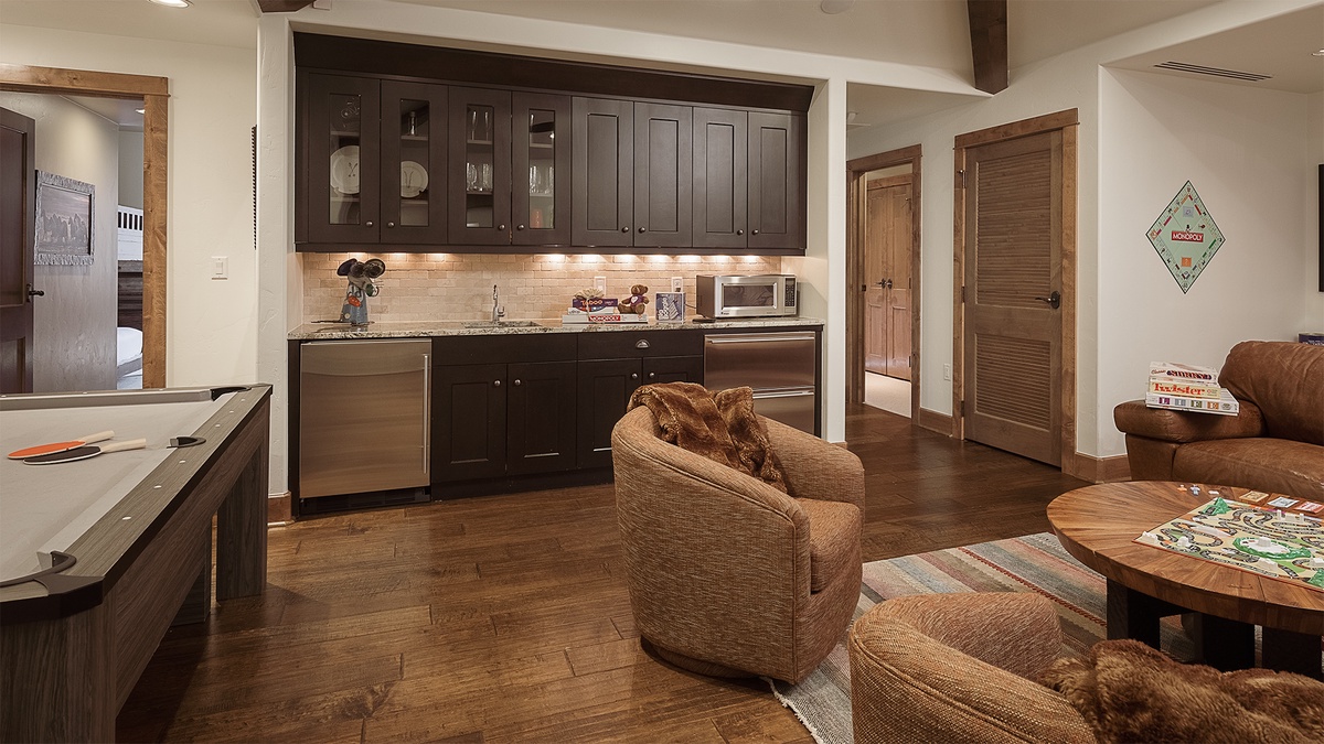 Entertainment Room, Main Level - Game area with wet bar