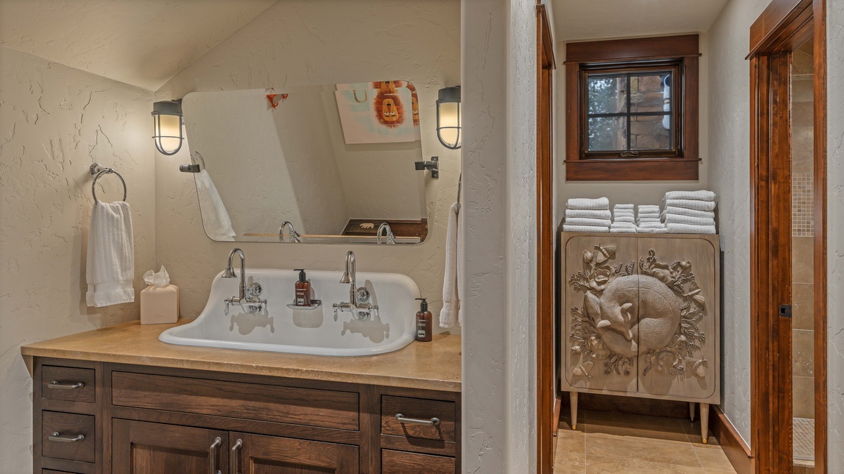 Bedroom 6, Upper Level - Kids' ensuite bath with 2 vanity sinks and 2 showers
