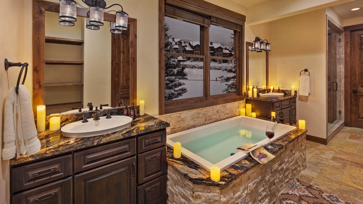 Bedroom 2, Main Level - Ensuite with soaking tub