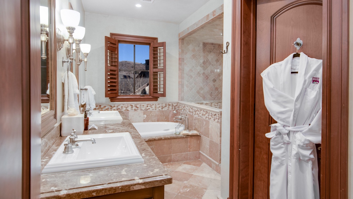 Bedroom 1, Upper Level - Primary ensuite in upper level