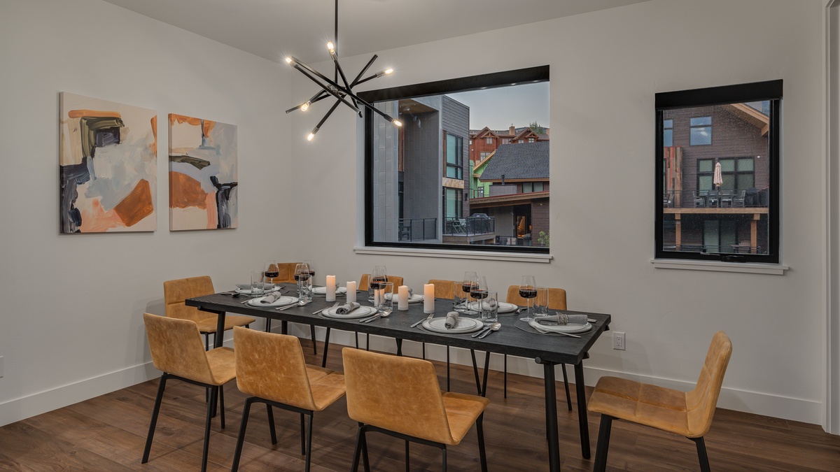 Dining Area, Main Level - Seats up to 8