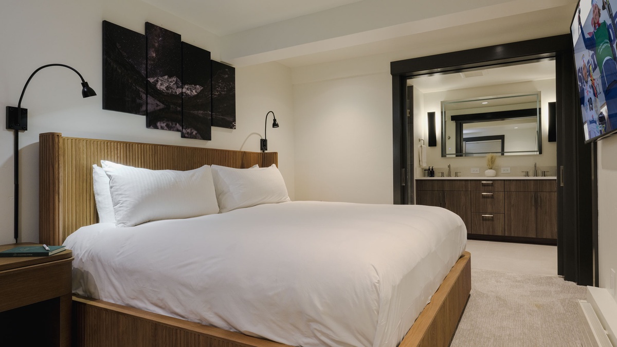 Bedroom 6, Lower Level - King suite