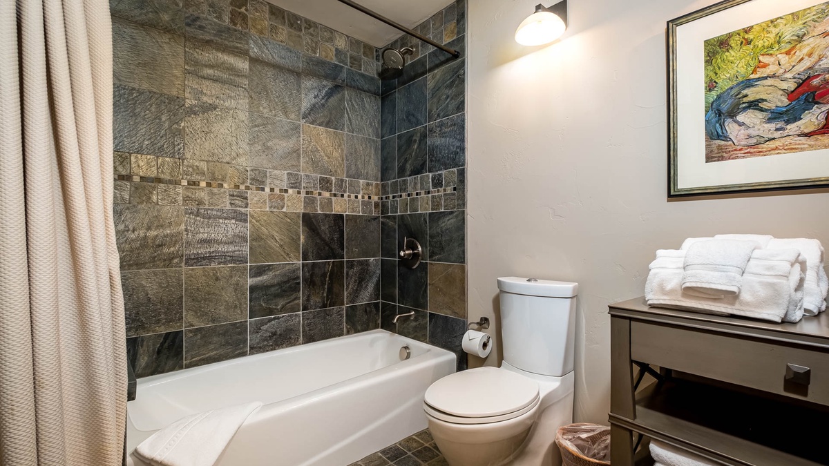 Bedroom 3, Mid-Level - Ensuite