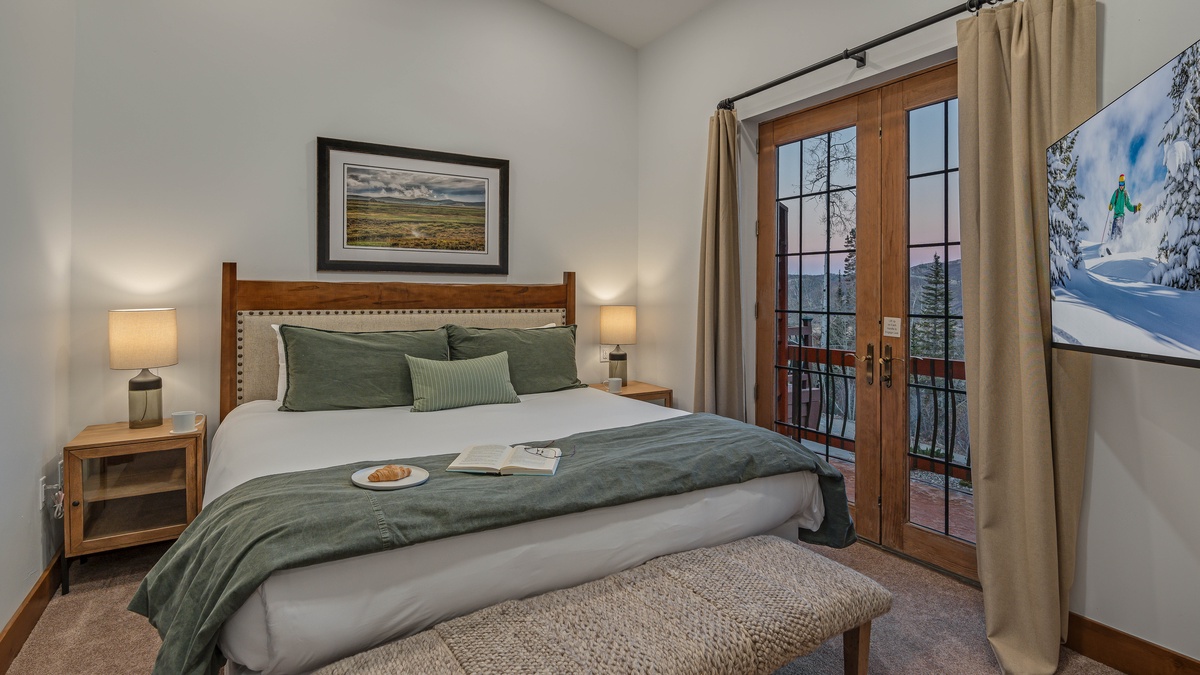 Apex Lodge North Side: King Suite 3 Main Level