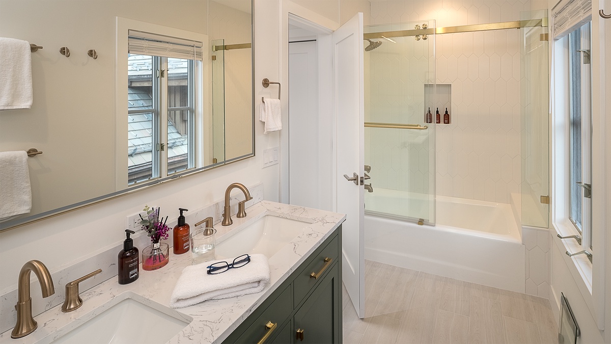 Bedroom 3, Upper Level - King ensuite