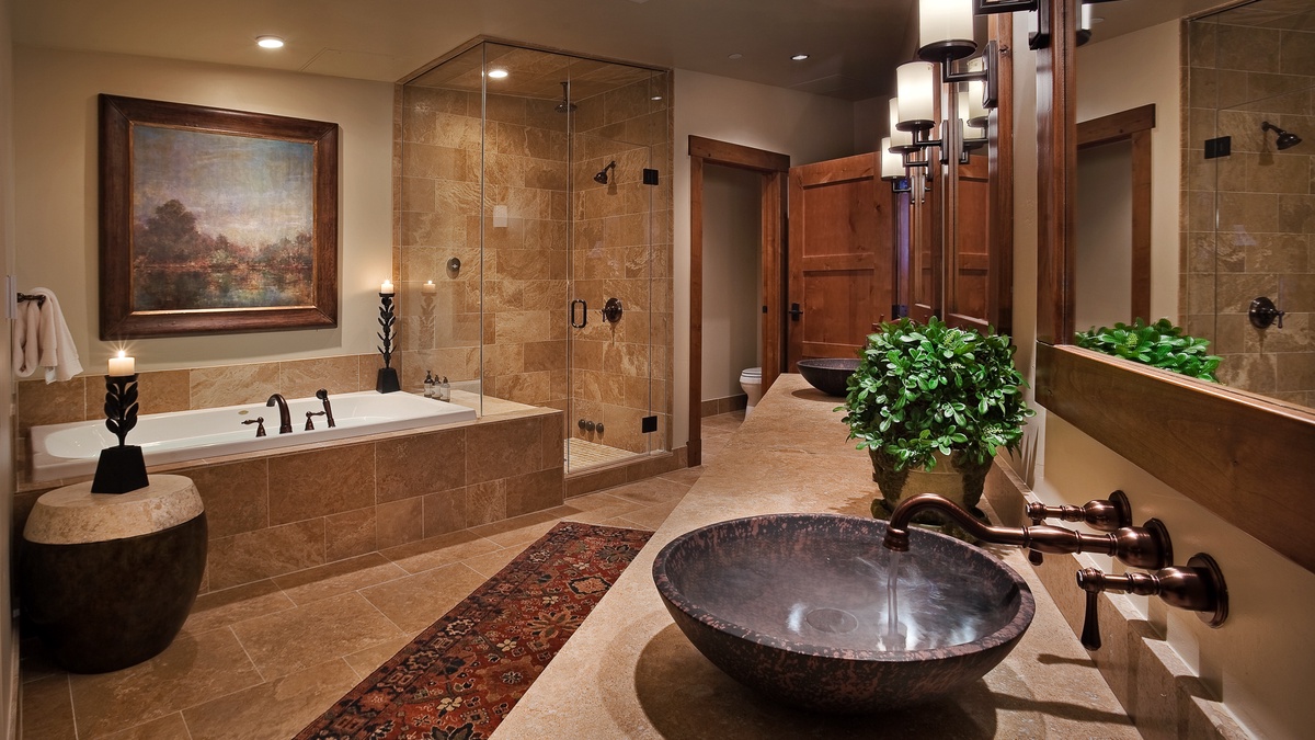 Bedroom 1, Main Level - Ensuite with soaking tub and walk-in shower