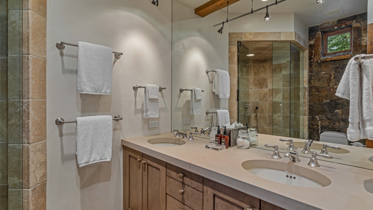 Bedroom 3, Upper Level - King ensuite 2