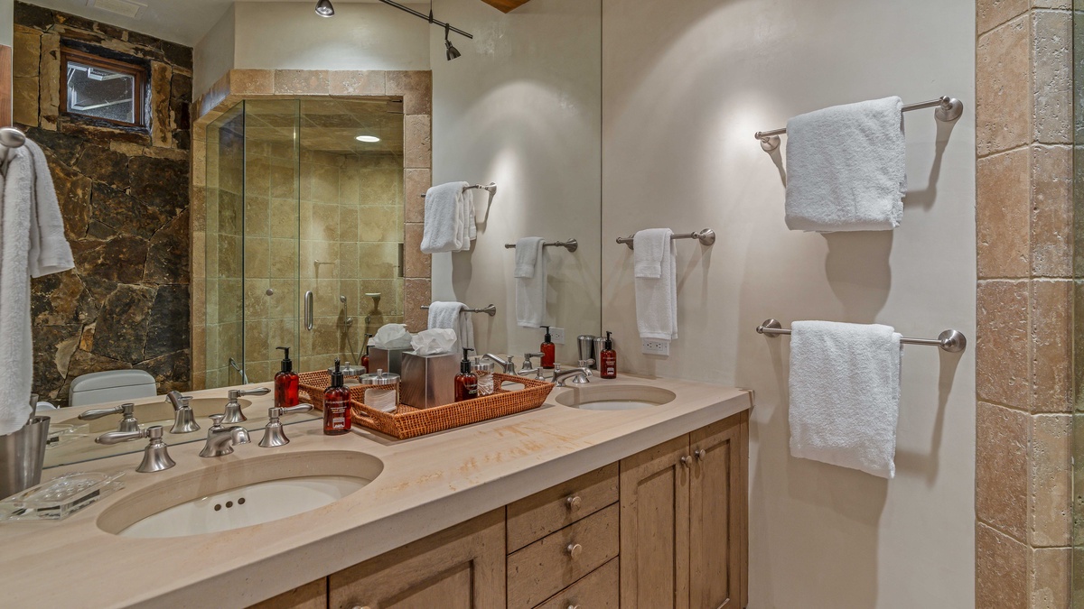 Bedroom 2, Upper Level - King ensuite 1