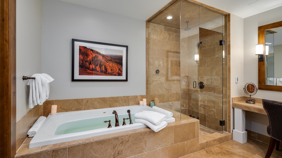 Bedroom 1, Main Level - Primary king ensuite