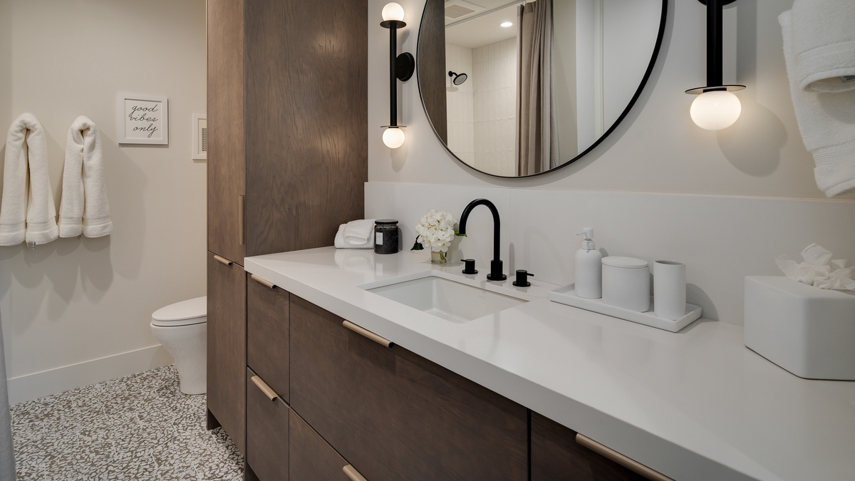 Bedroom 2 - King Suite Bathroom