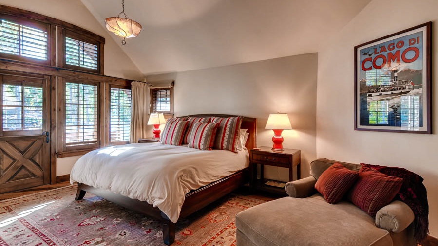 Upper Level - King Suite on upper level