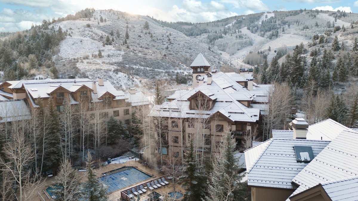 Arrowhead Alpine Club Community Amenity: Pool and hot tub
