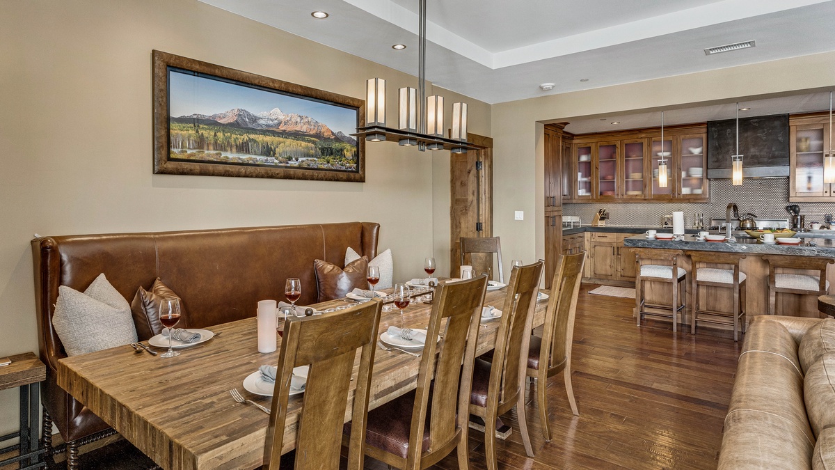 Dining Area, Main Level - Seating for 10