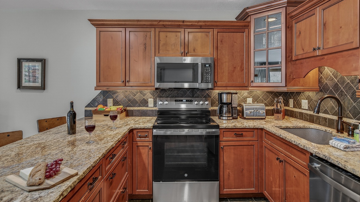 Kitchen, Main Level - Stainless steel appliances and counter space
