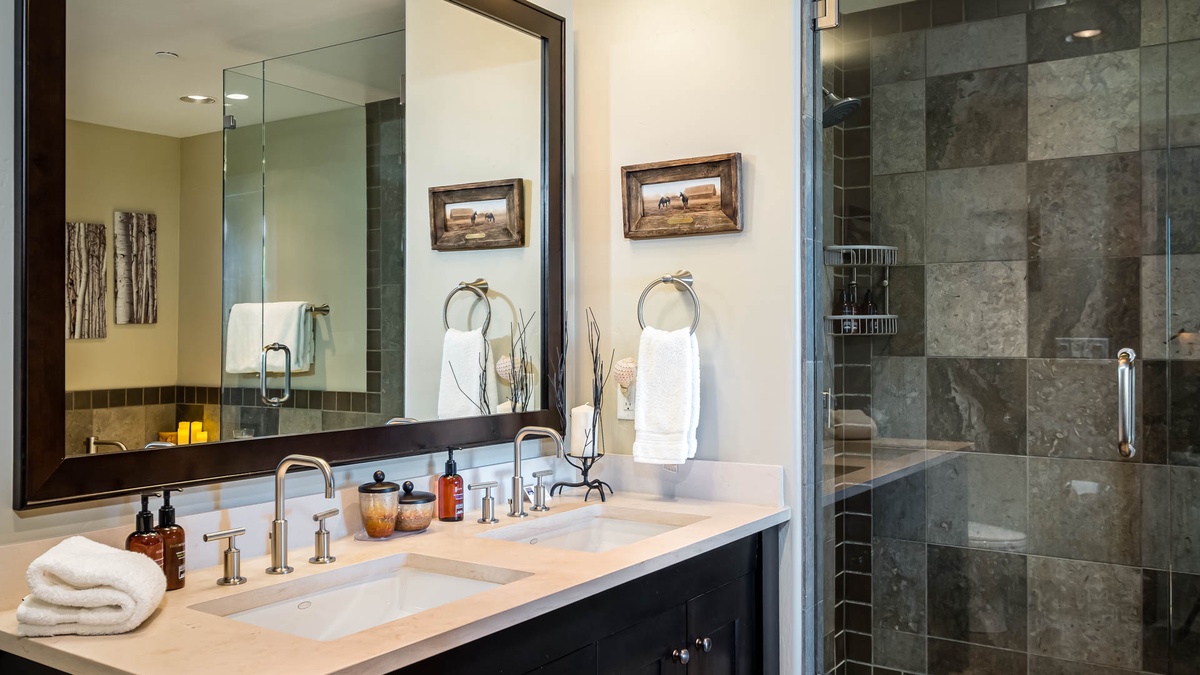 Bedroom 2, Main Level - Ensuite