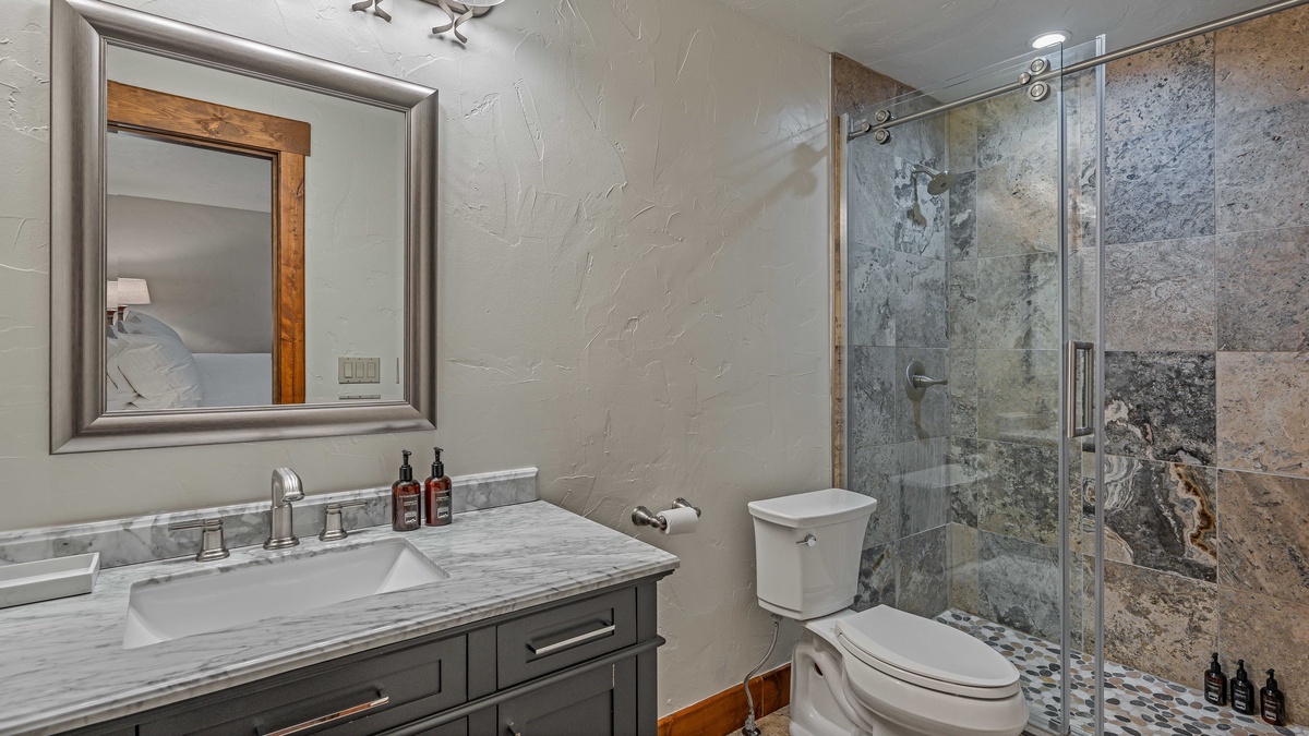 Bedroom 4, Upper Level - King ensuite 1 on upper level