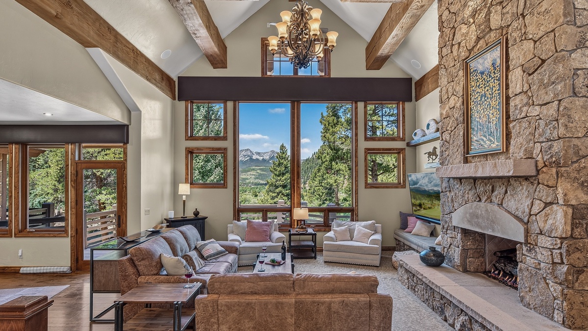 Great Room, Main Level - Seating area with mountain views