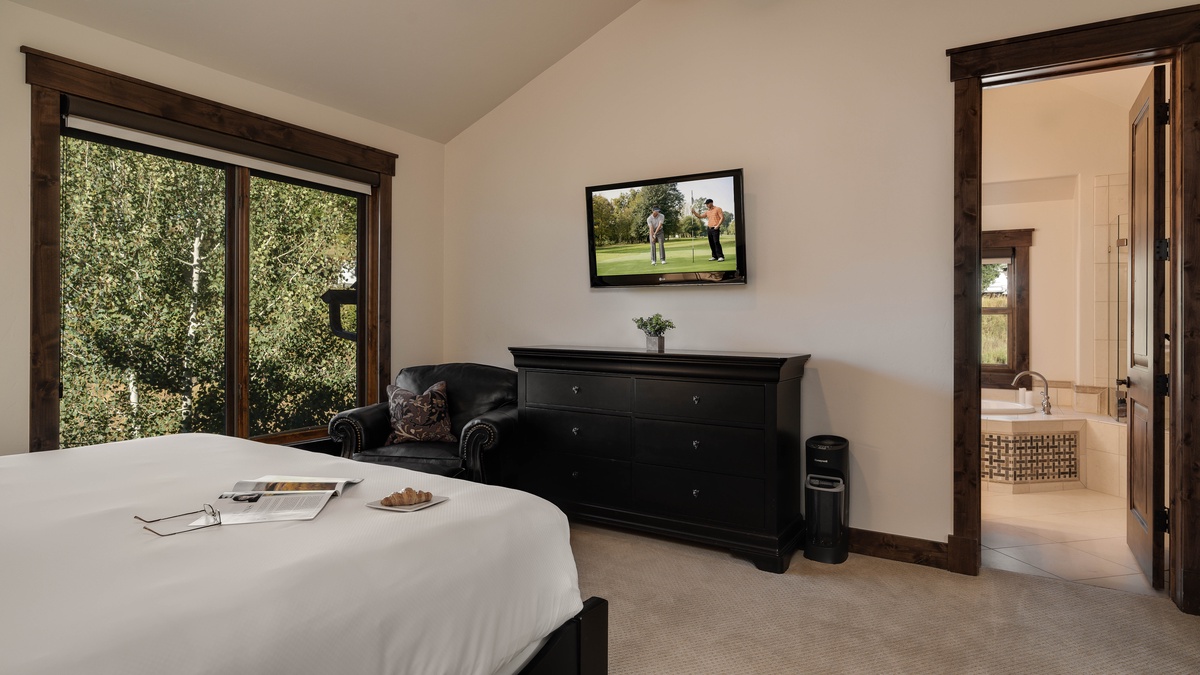 Bedroom 1, Uppermost Level - Primary king suite