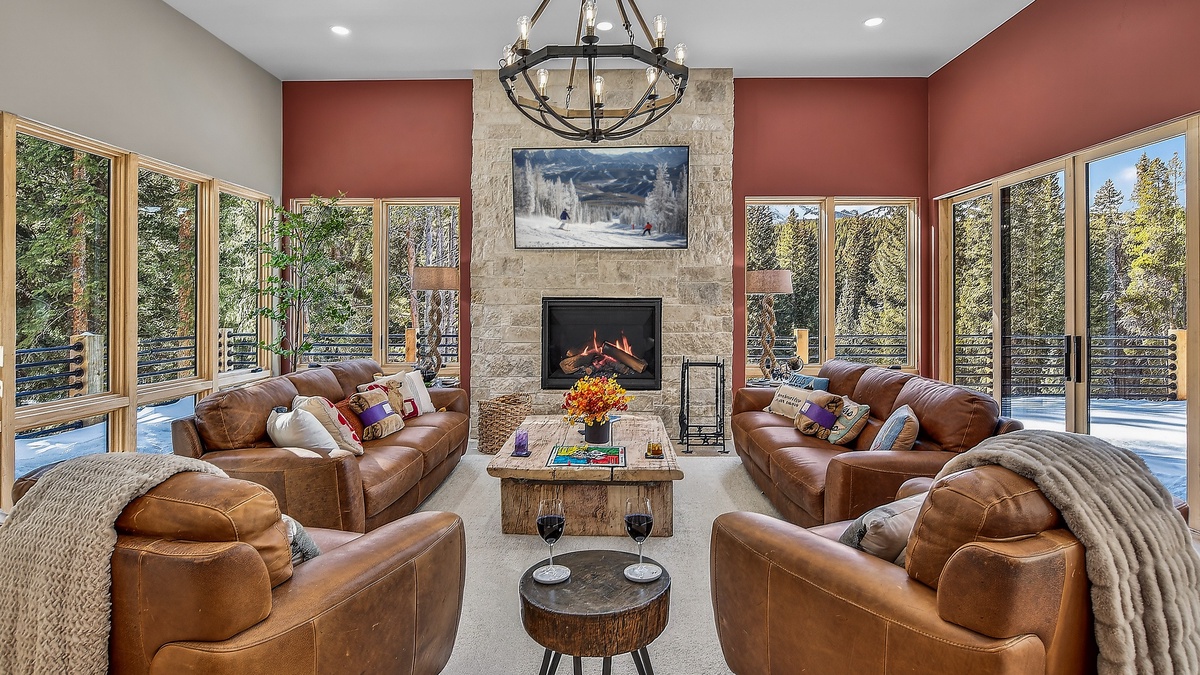 Great Room, Main Level - Fireplace and spacious seating area, perfect for groups