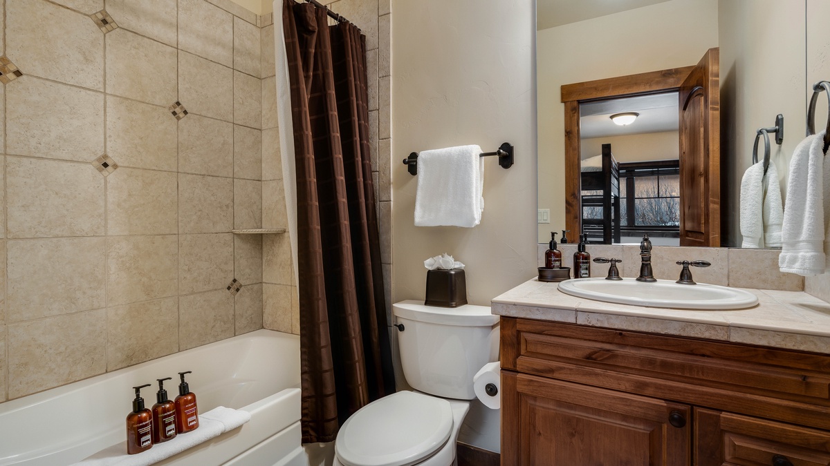 Chalet Beliza - Bunkroom en suite bathroom