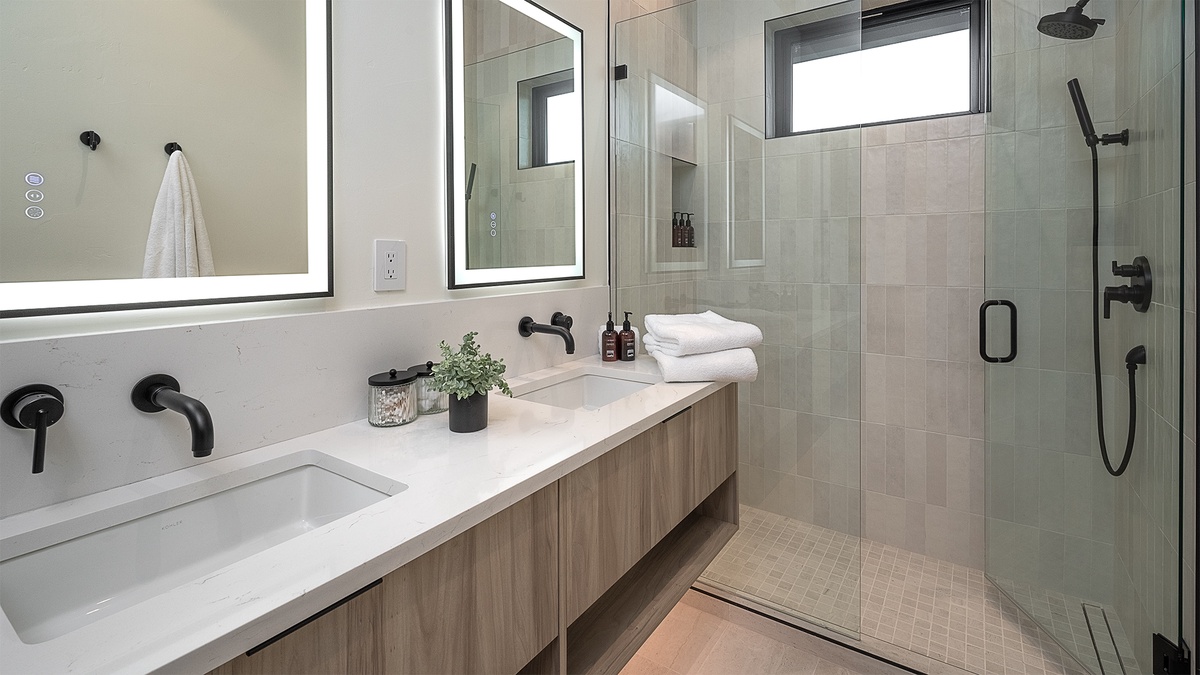 Bedroom 5, Lower Level - King ensuite